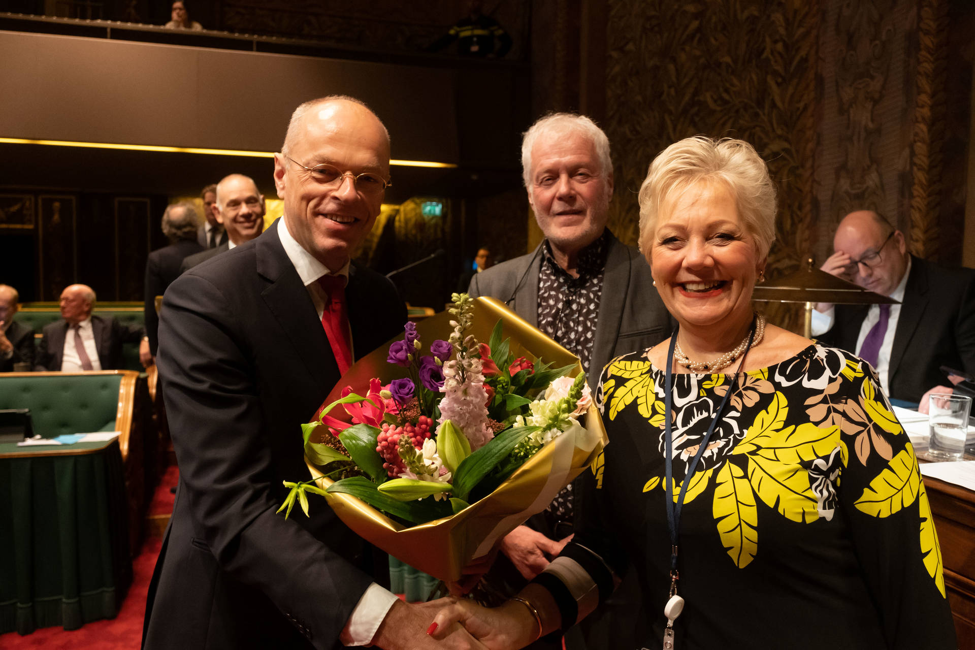 Felicitaties van Kamervoorzitter Bruijn voor de twee leden die hun maidenspeech hielden tijdens het debat