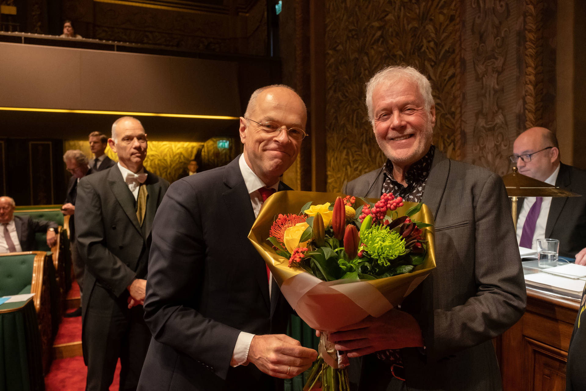 Felicitaties van Kamervoorzitter Bruijn voor de twee leden die hun maidenspeech hielden tijdens het debat