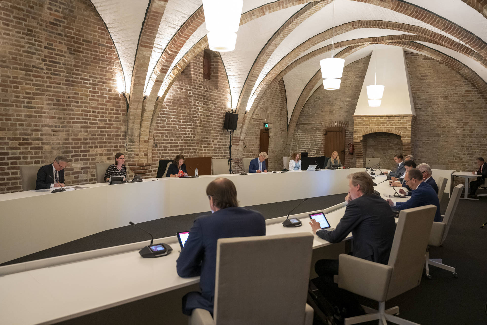 De commissie OCW vergaderde dinsdag 12 mei in de Kelderzaal van de Grafelijke Zalen op het Binnenhof