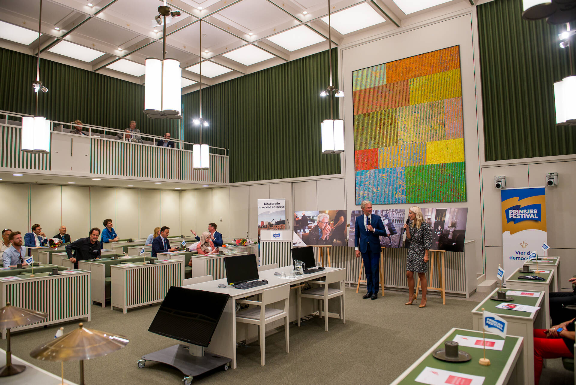 De prijzen werden uitgereikt in de tijdelijke plenaire zaal van de Eerste Kamer