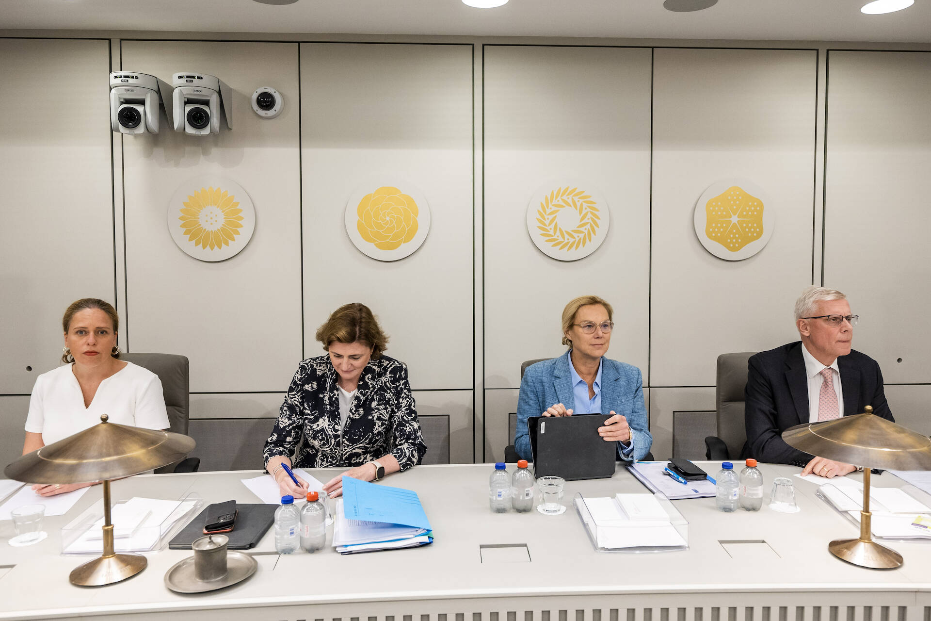 De vier bewindspersonen tijdens het debat op 12 juli 2022