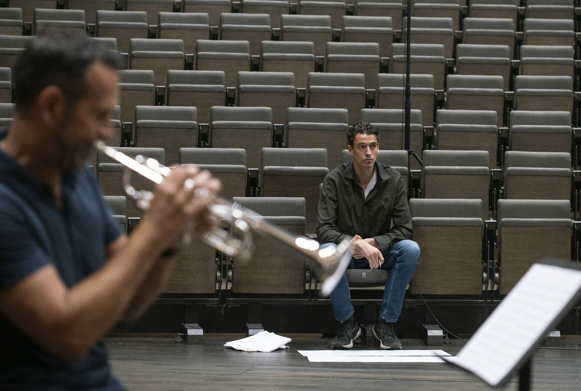 Max van Platen tijdens de repetitie van het Residentie Orkest