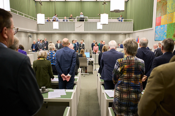 Twee moties zijn met algemene stemmen aangenomen