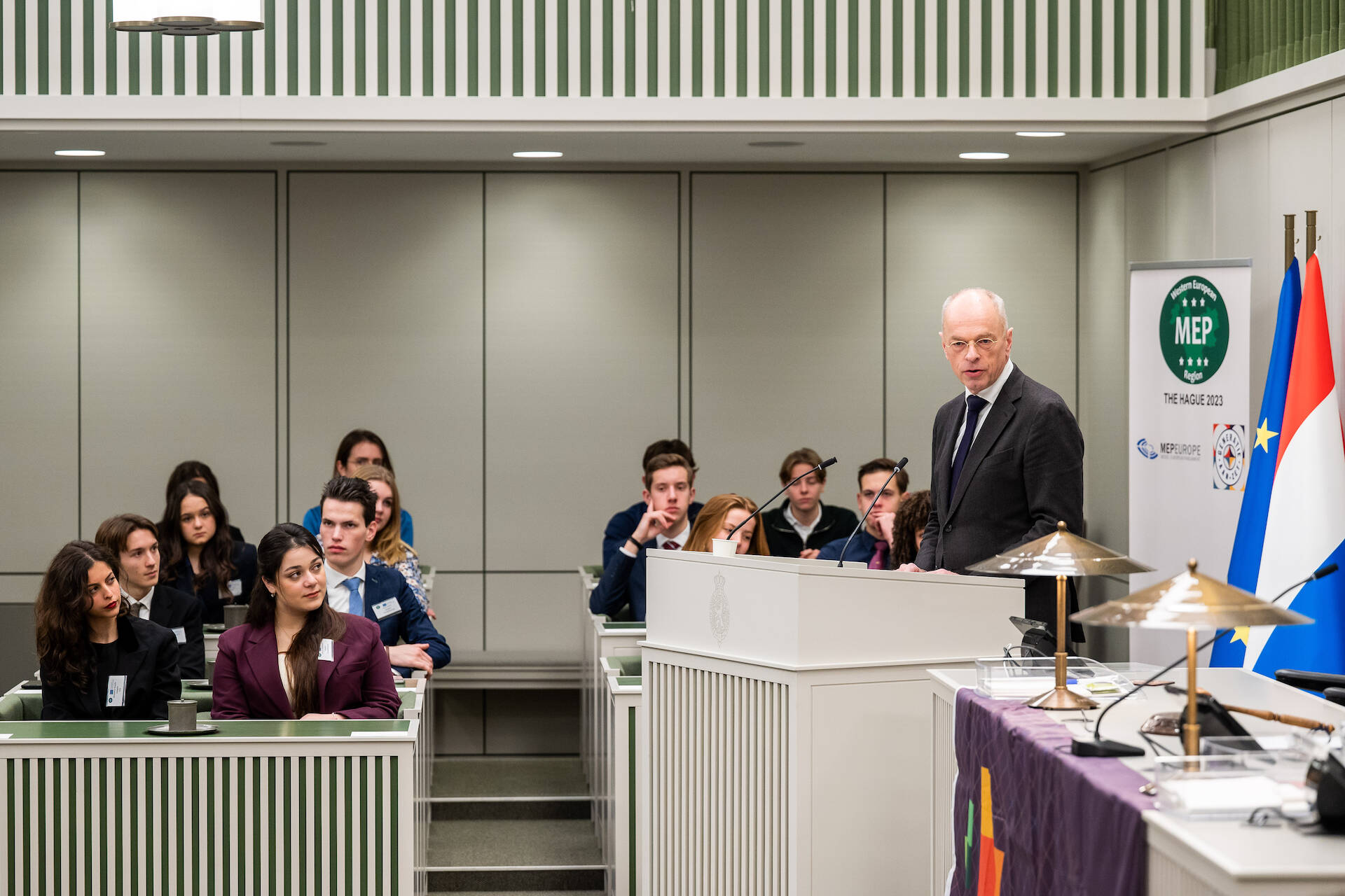 Kamervoorzitter Bruijn tijdens zijn openingstoespraak