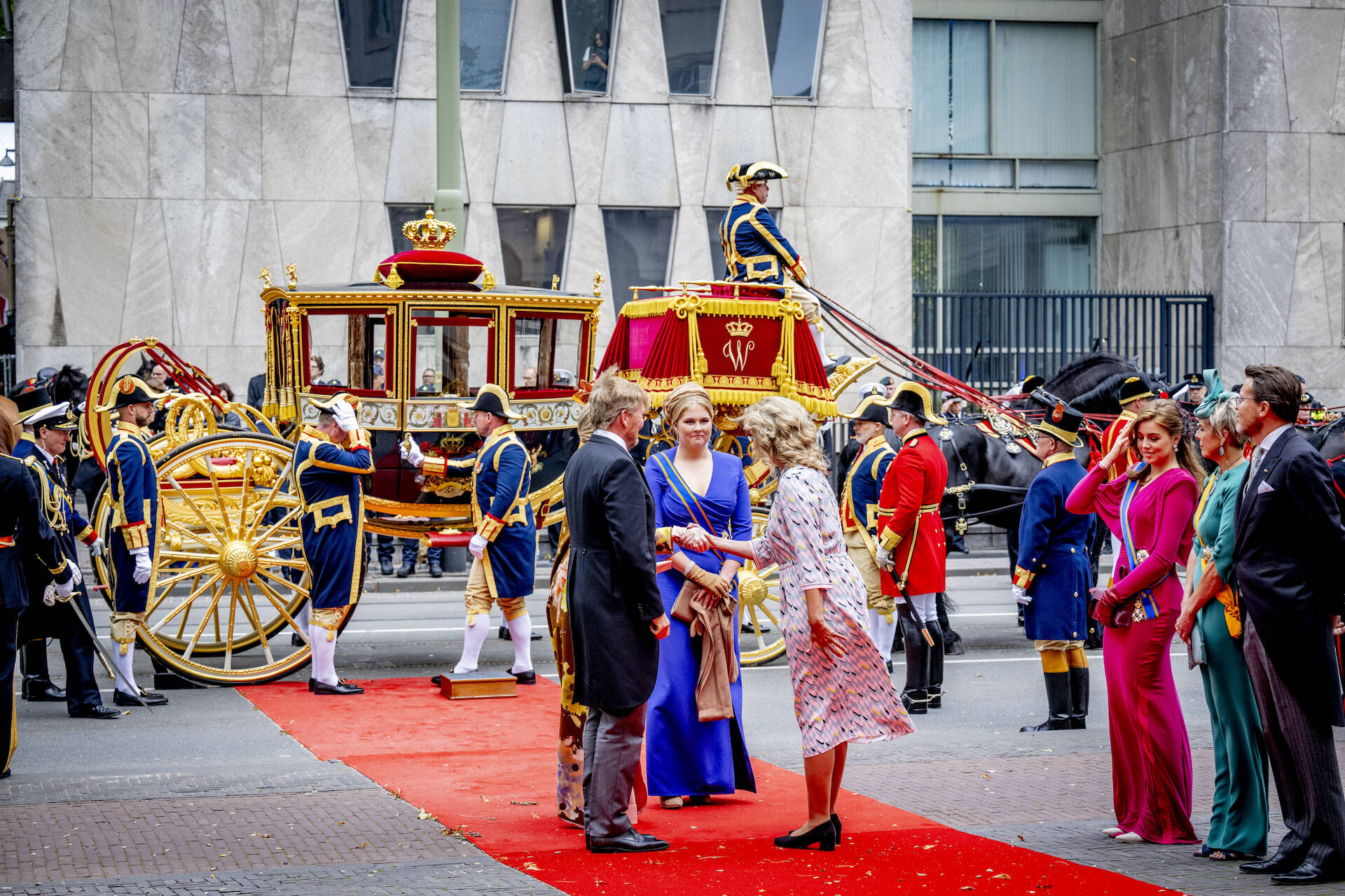 Aankomst van de leden van het Koninklijk Huis