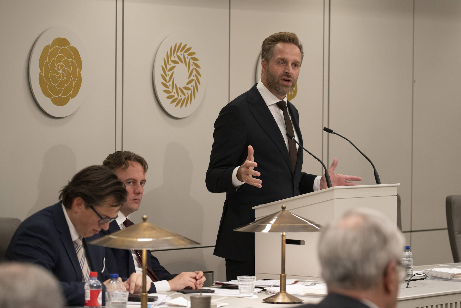 Demissionair minister De Jonge (BZK) tijdens het debat op 7 november 2023