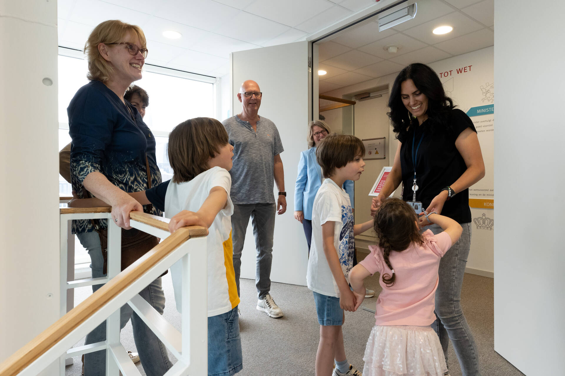 Ook Eerste Kamerlid Perin-Gopie (Volt - rechts op de foto) kwam even langs