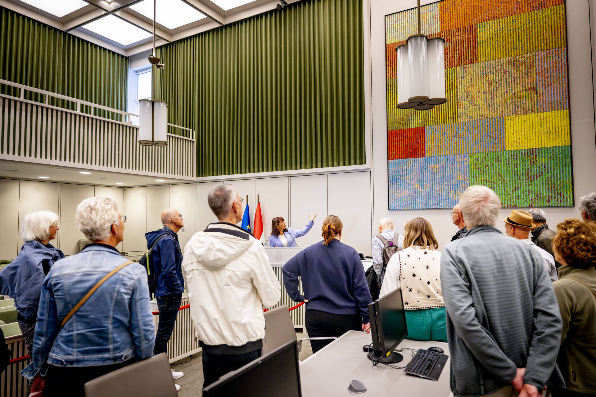 Senator Mei Li Vos gaf uitleg in de plenaire zaal