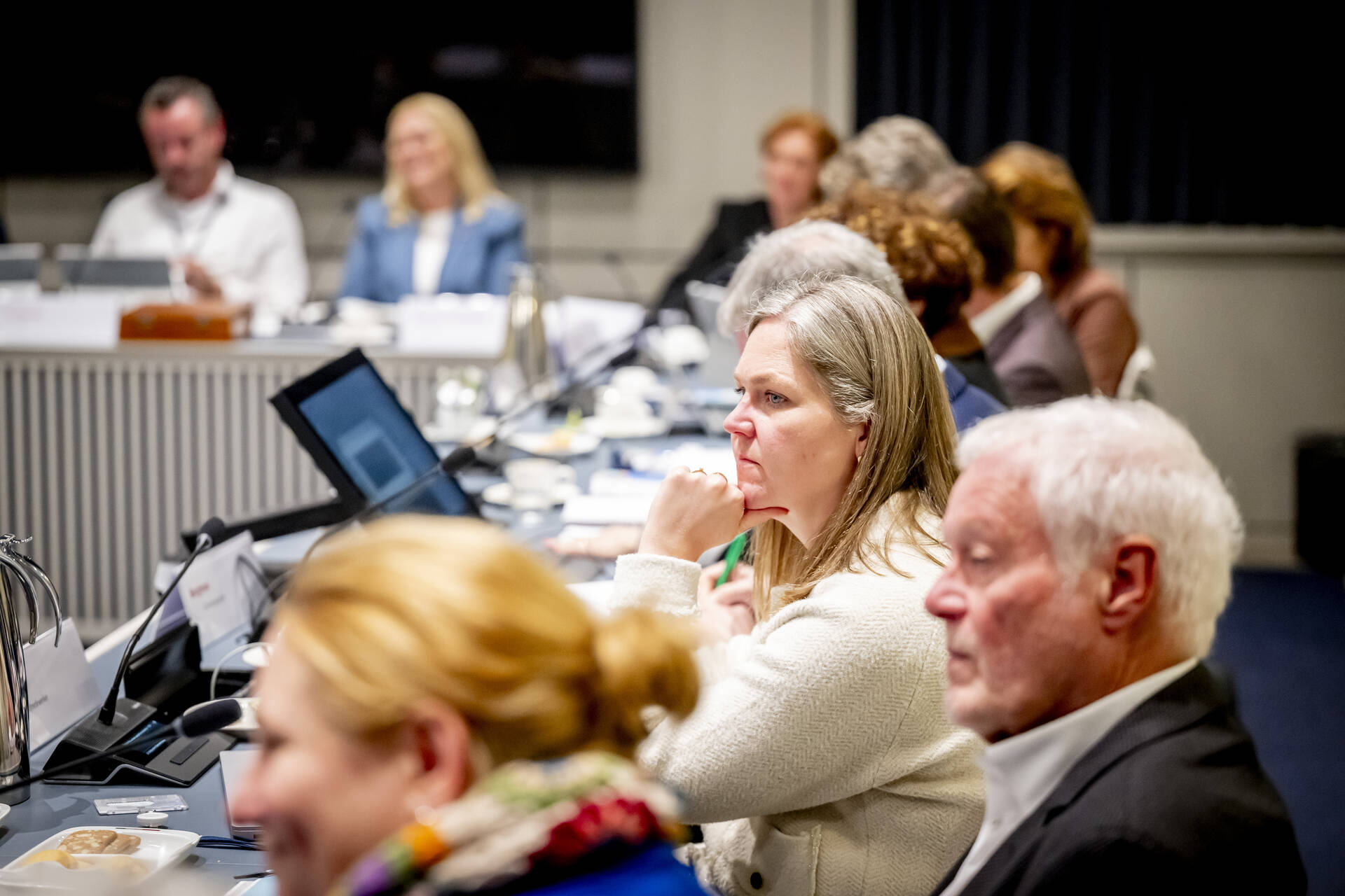 Een deel van het gesprek ging over de digitale overheid; senatoren stelden vragen over algoritmes en privacy