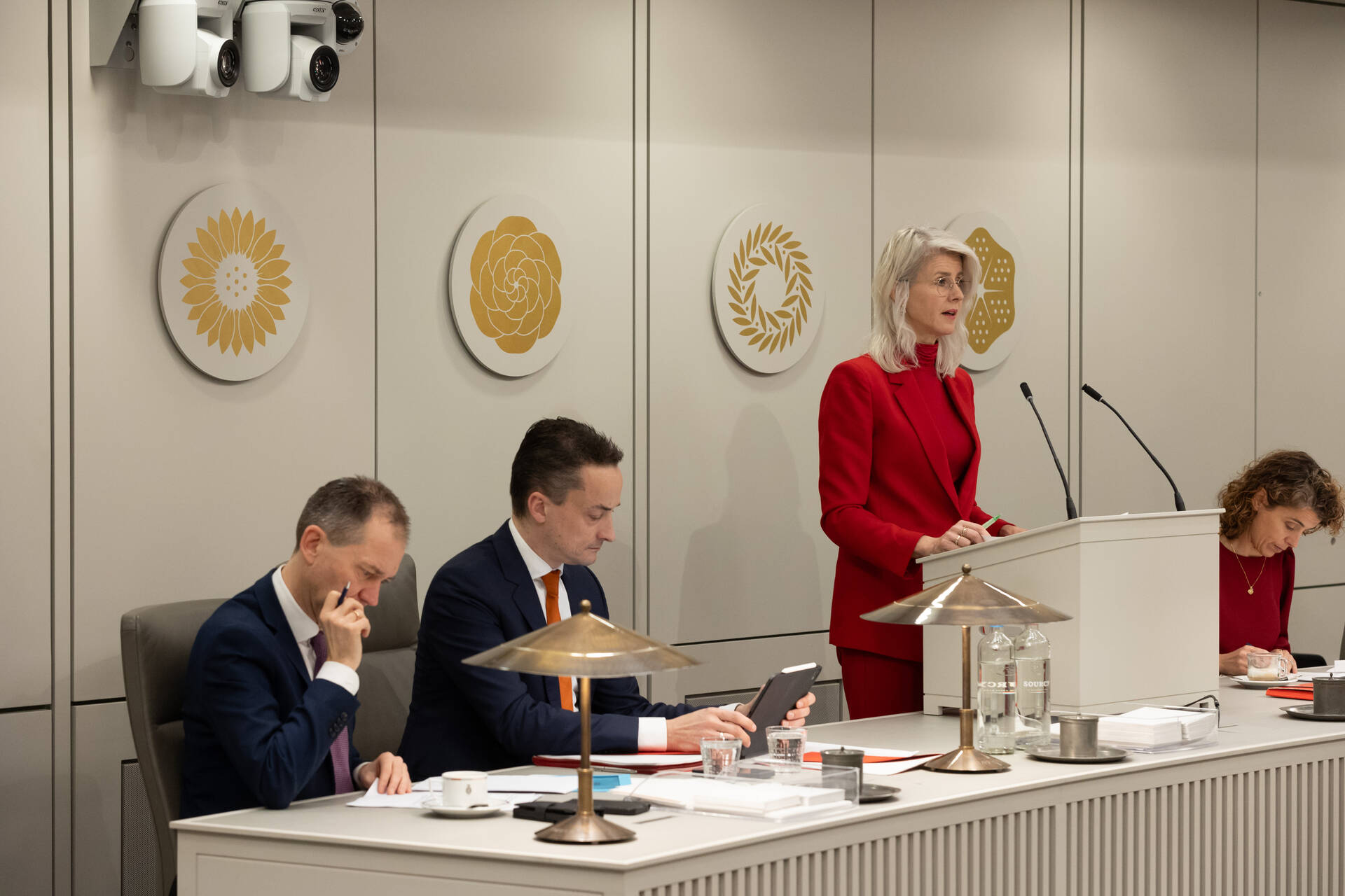 Minister Keijzer tijdens het debat op 10 december 2024