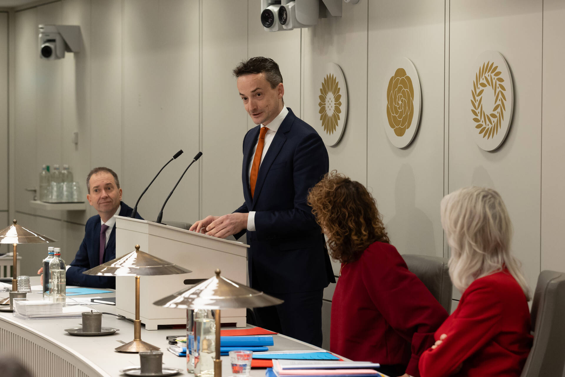 Staatssecretaris Van Oostenbruggen tijdens het debat op 10 december 2024