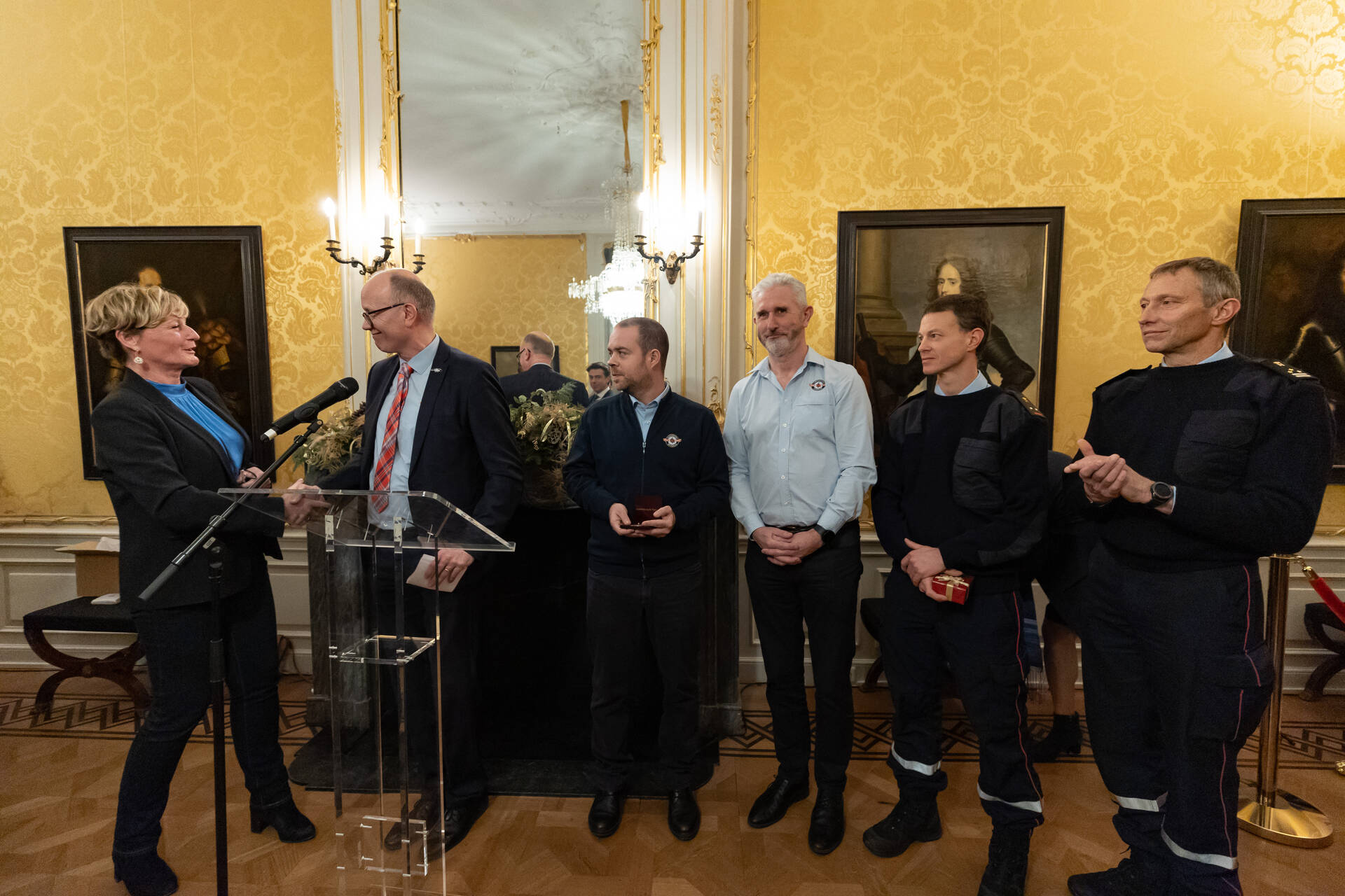 Uitreiking van de Benelux-prijs aan het Luxembourg Air Rescue Team 