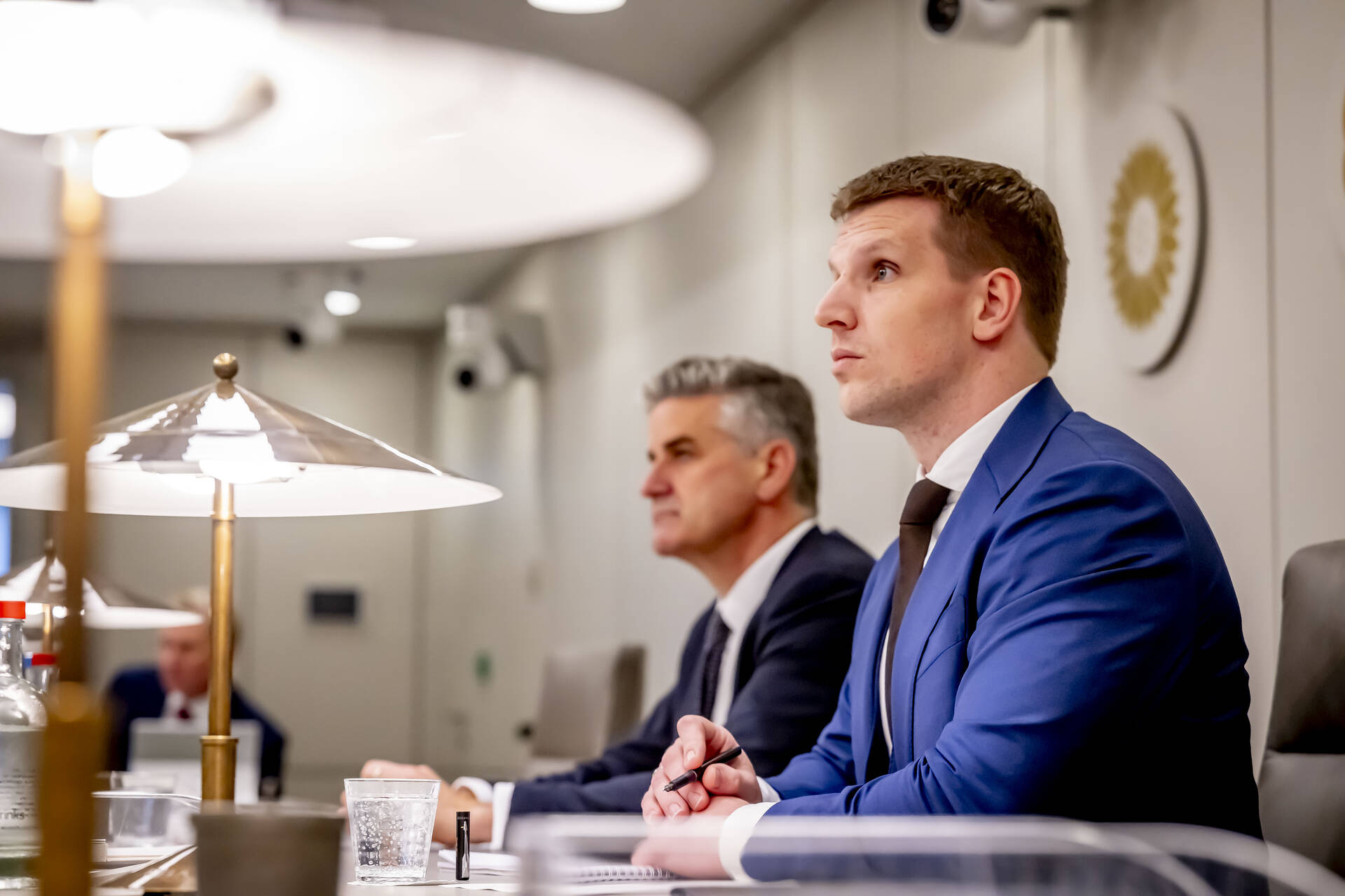 De demissionaire bewindspersonen van OCW tijdens het debat op 14 oktober 2025